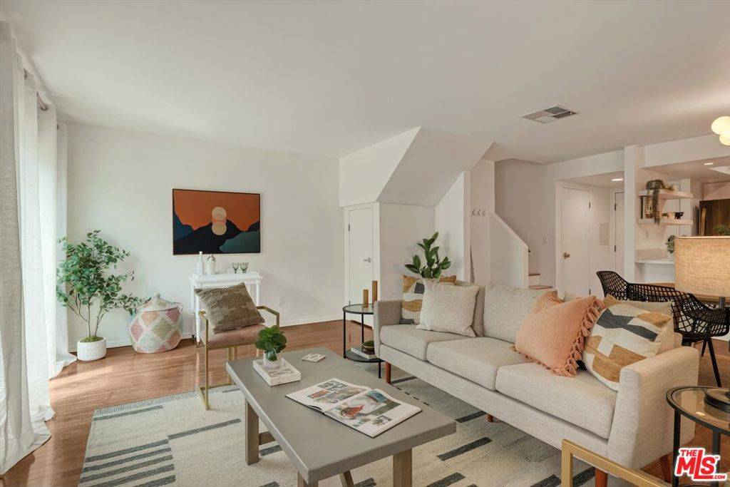 North Hollywood, CA 91601,11230 Peach Grove ST #104
