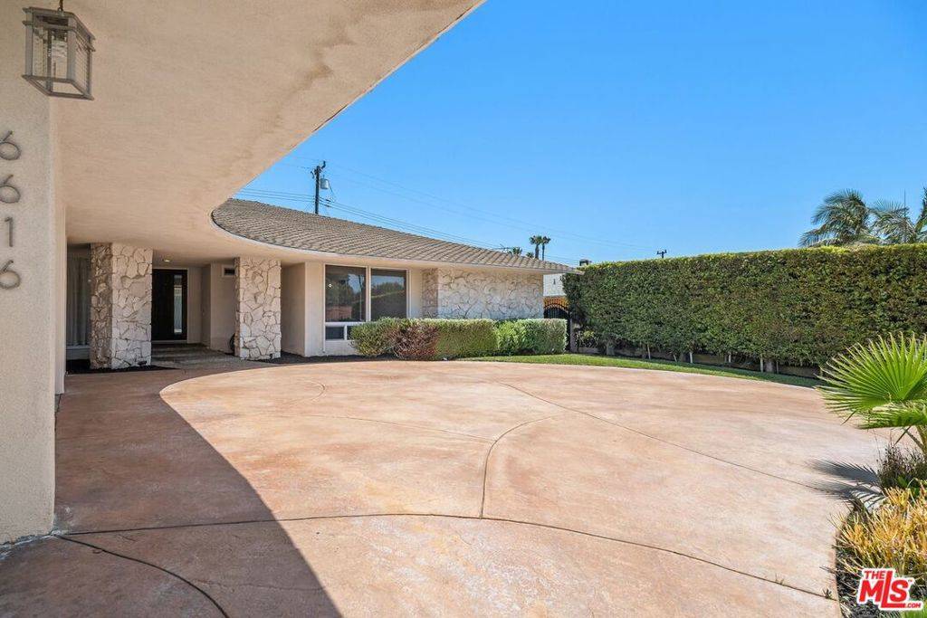Los Angeles, CA 90056,6616 Wooster AVE
