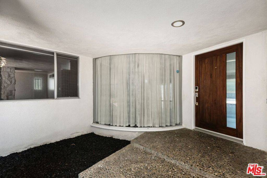 Los Angeles, CA 90056,6616 Wooster AVE