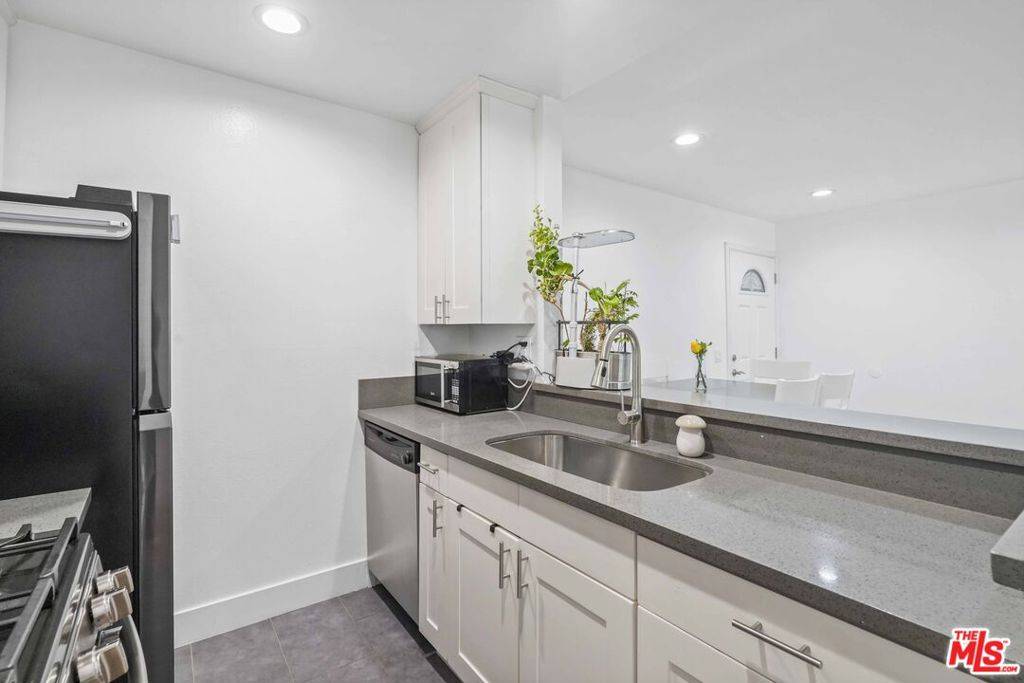Porter Ranch, CA 91326,10331 Lindley AVE #218