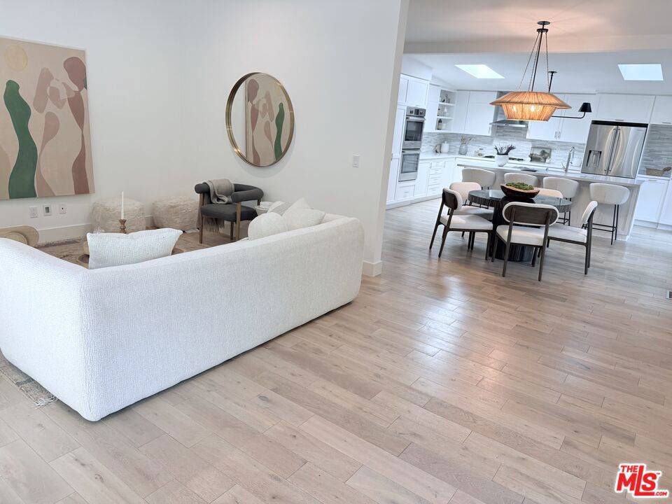 Los Angeles, CA 90046,8811 Wonderland AVE