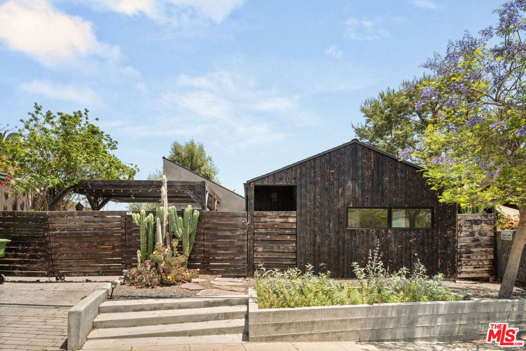 Los Angeles, CA 90065,485 Canyon Vista DR