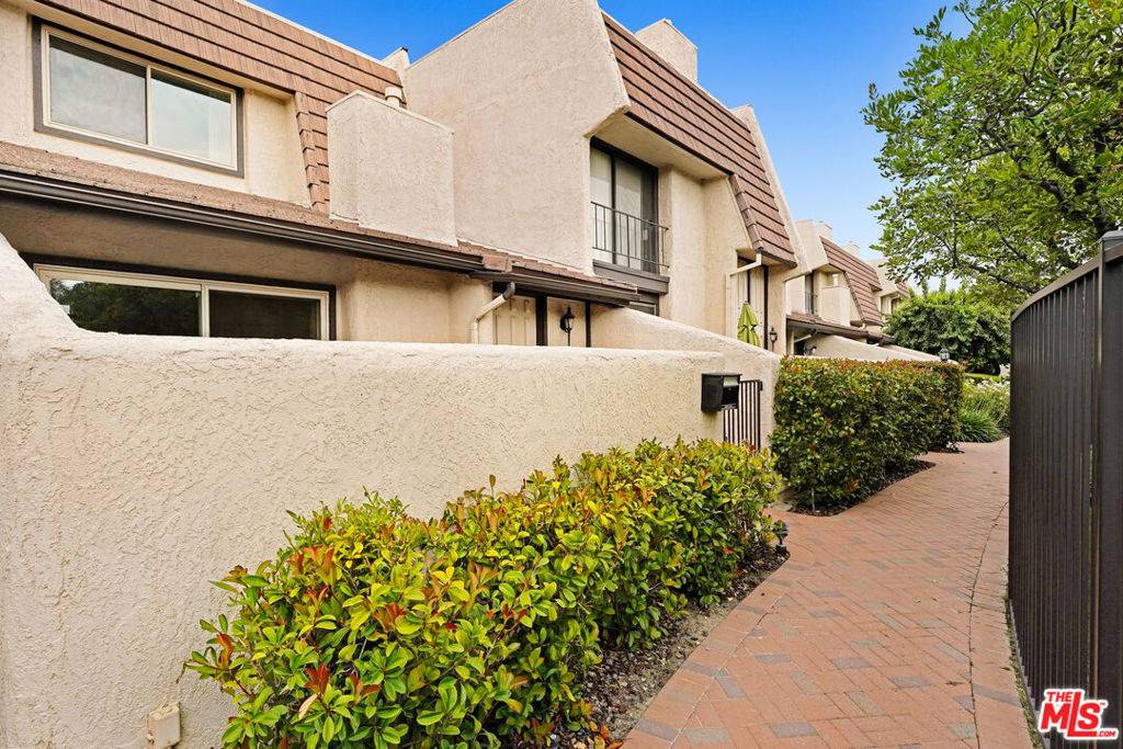 Woodland Hills, CA 91367,6232 Nita AVE #1/2