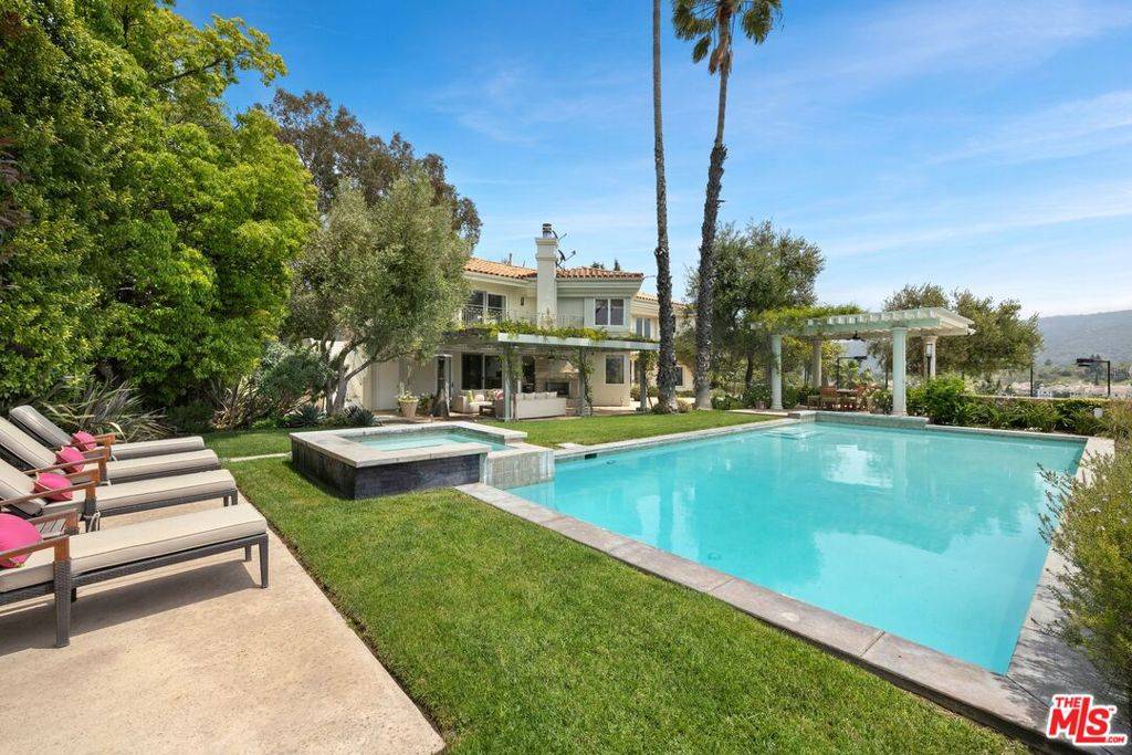 Tarzana, CA 91356,4001 Clarinda DR