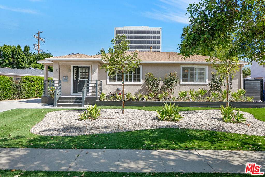 Woodland Hills, CA 91364,21037 Costanso St