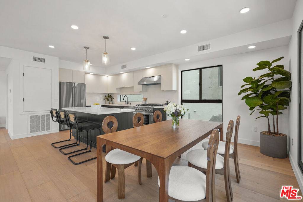 Los Angeles, CA 90069,715 N Alfred ST #5