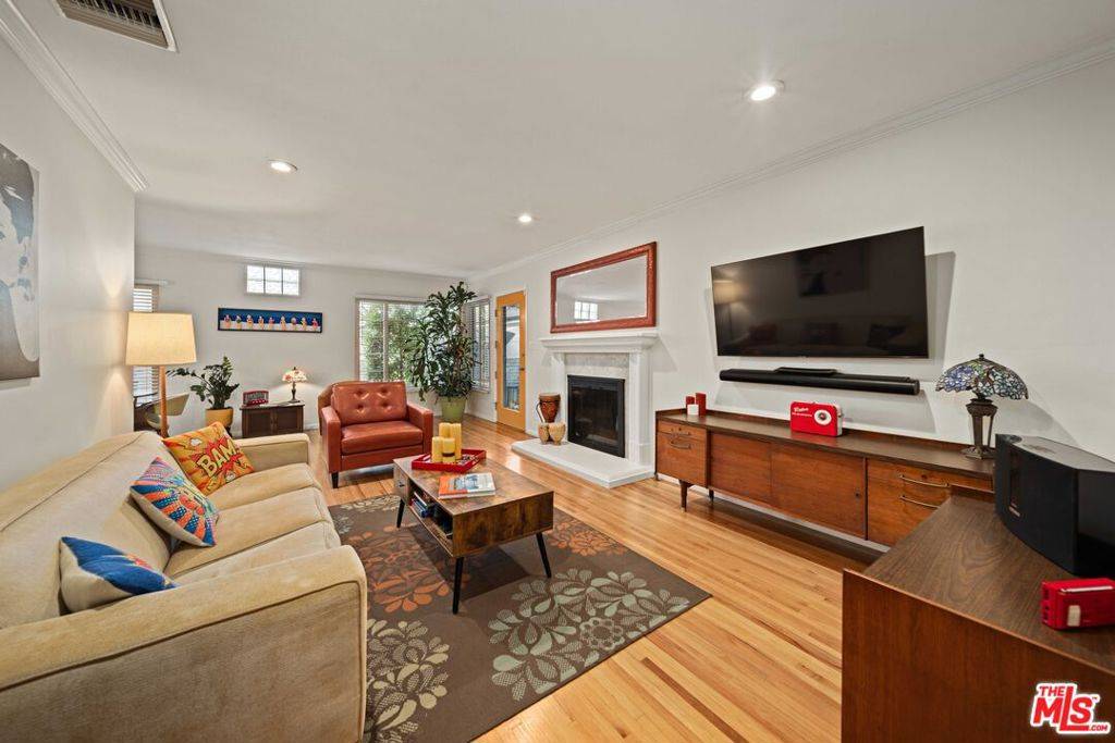 Van Nuys, CA 91406,16206 Hamlin ST