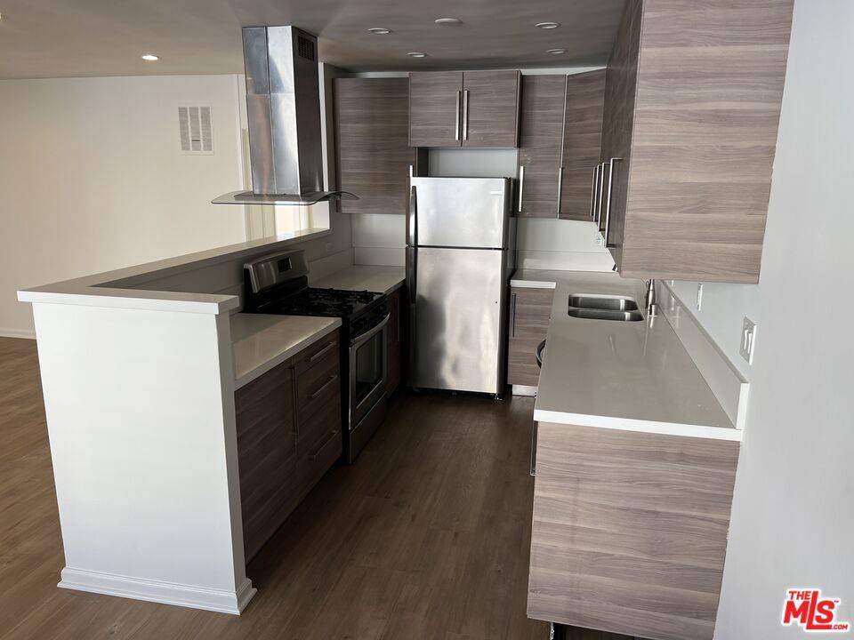 West Hollywood, CA 90046,1253 N Hayworth AVE #106