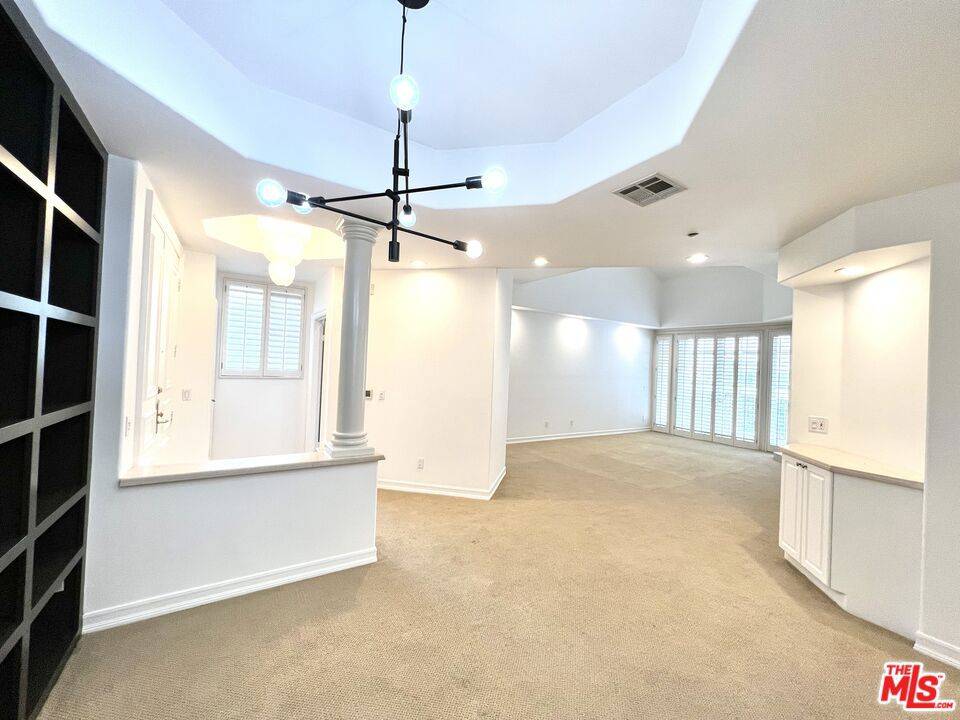 Los Angeles, CA 90049,11680 Montana AVE #305