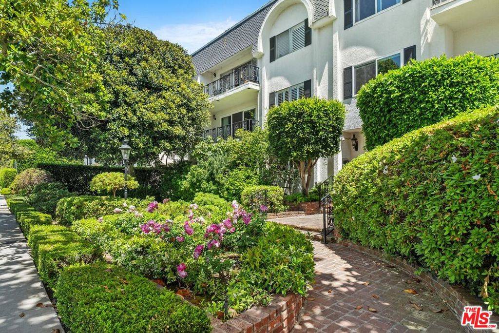 Santa Monica, CA 90402,404 San Vicente BLVD #201