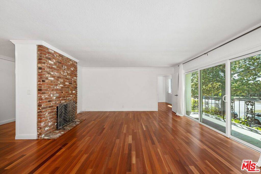 Santa Monica, CA 90402,404 San Vicente BLVD #201