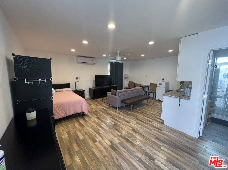 Woodland Hills, CA 91367,22602 Hatteras ST #B