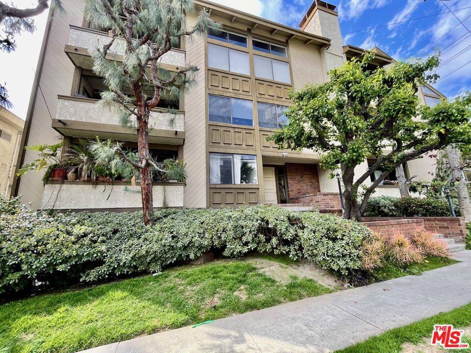 Los Angeles, CA 90025,1505 Purdue AVE #202