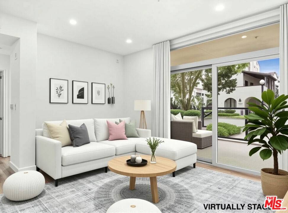 Playa Vista, CA 90094,13044 Pacific #101