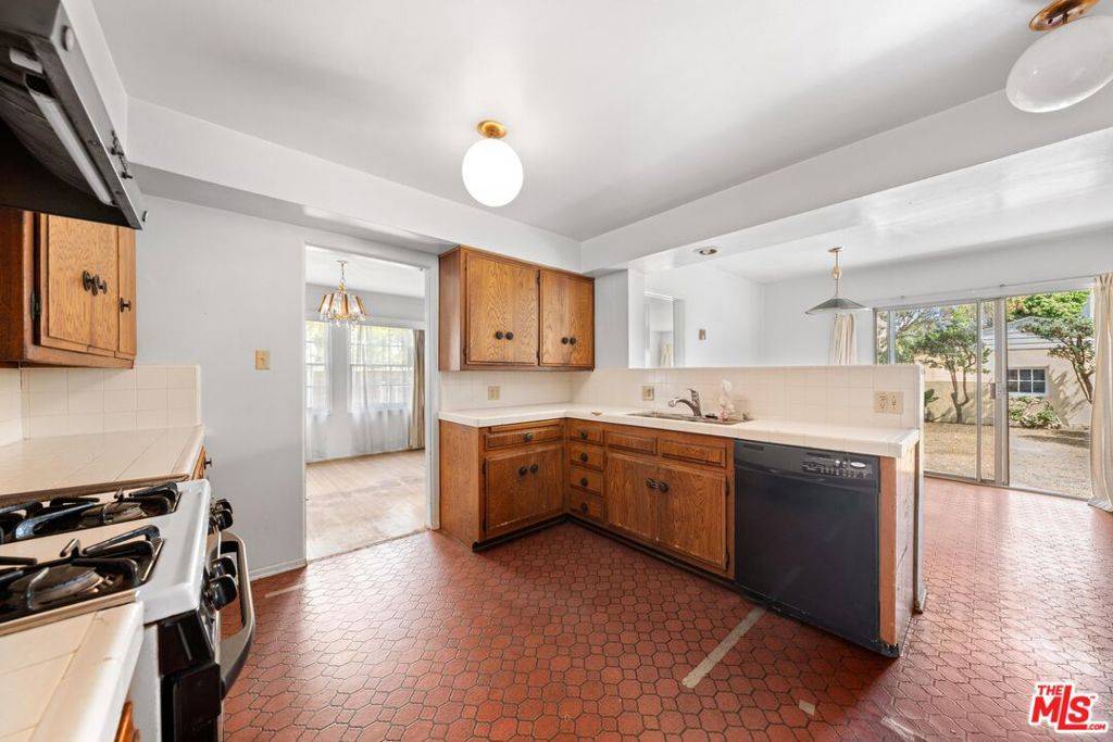 Santa Monica, CA 90405,1418 Oak ST
