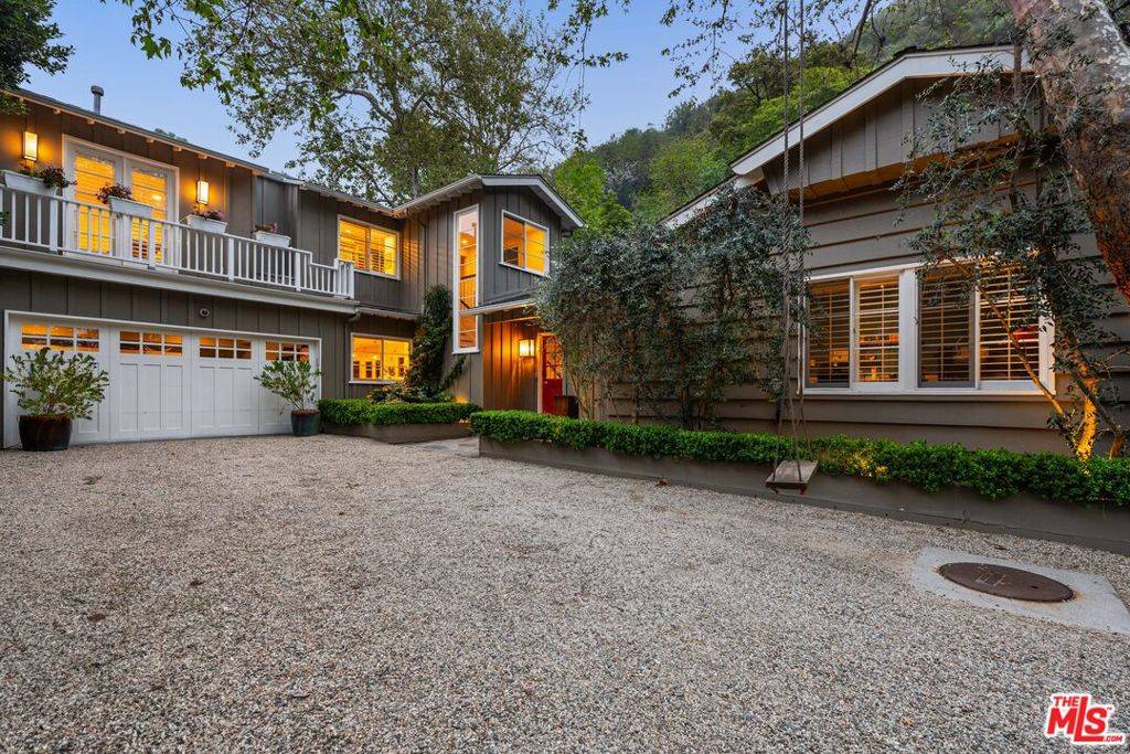 Los Angeles, CA 90049,3354 Mandeville Canyon RD
