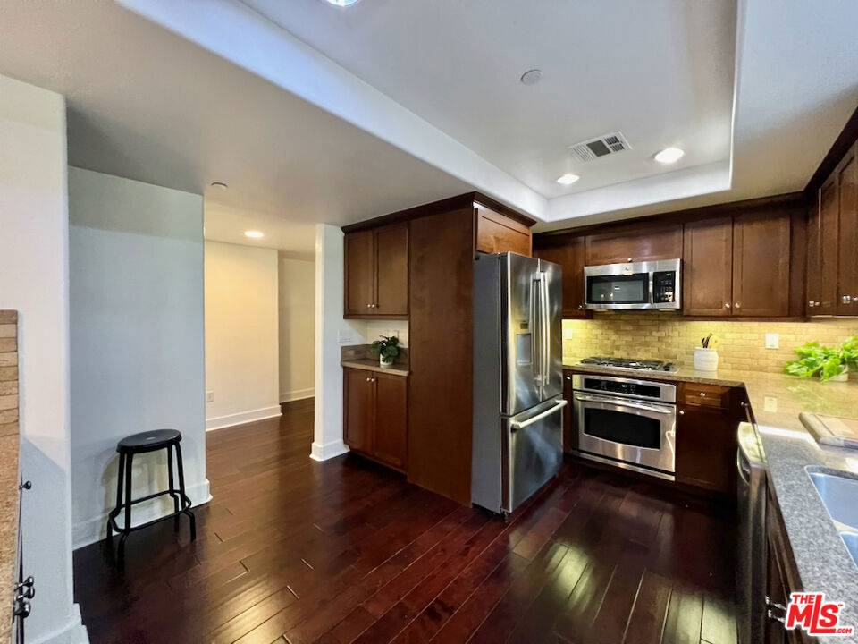 Los Angeles, CA 90046,7249 Franklin AVE #101