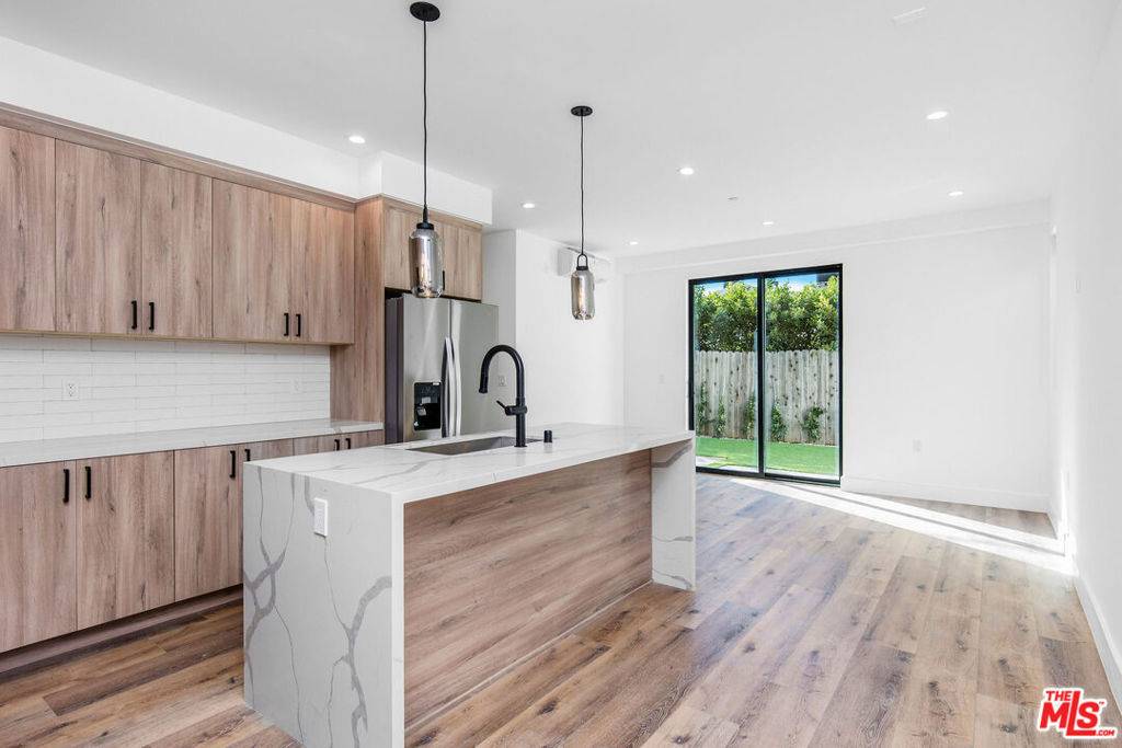Valley Village, CA 91607,5309 Ben #3/4