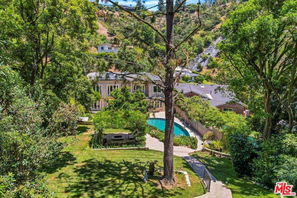 Los Angeles, CA 90077,1701 Roscomare RD