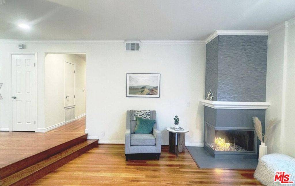 Sherman Oaks, CA 91423,14271 Dickens ST #102