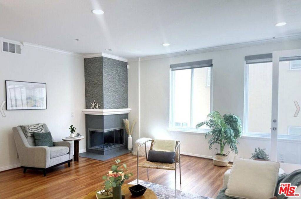 Sherman Oaks, CA 91423,14271 Dickens ST #102