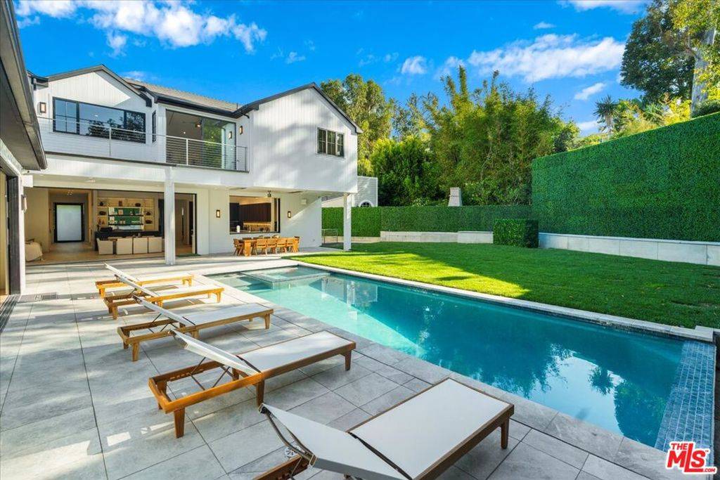 Los Angeles, CA 90049,12227 Tweed LN