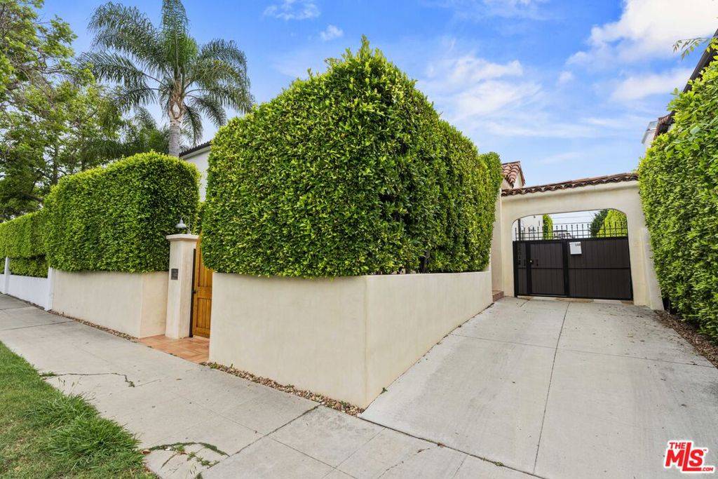 Los Angeles, CA 90036,542 N Curson AVE