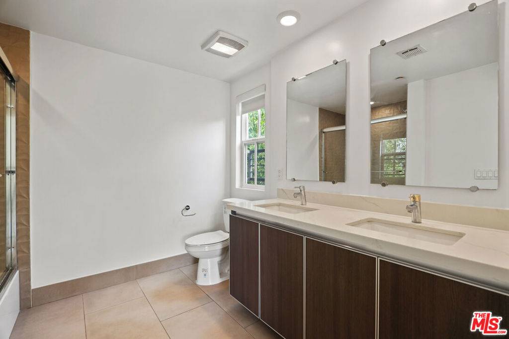 Los Angeles, CA 90046,1338 N Formosa AVE #306