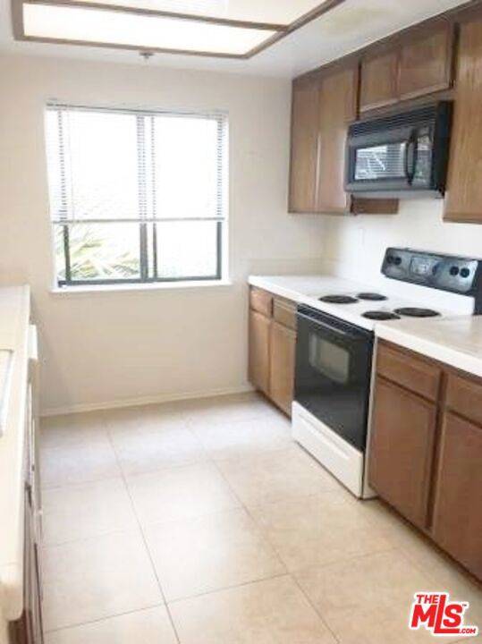 Redondo Beach, CA 90277,140 The Village #208