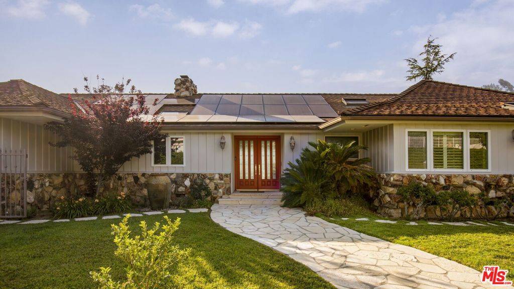 Encino, CA 91436,16303 Mandalay DR