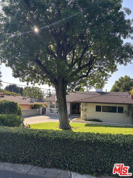 Woodland Hills, CA 91364,22491 Domingo RD