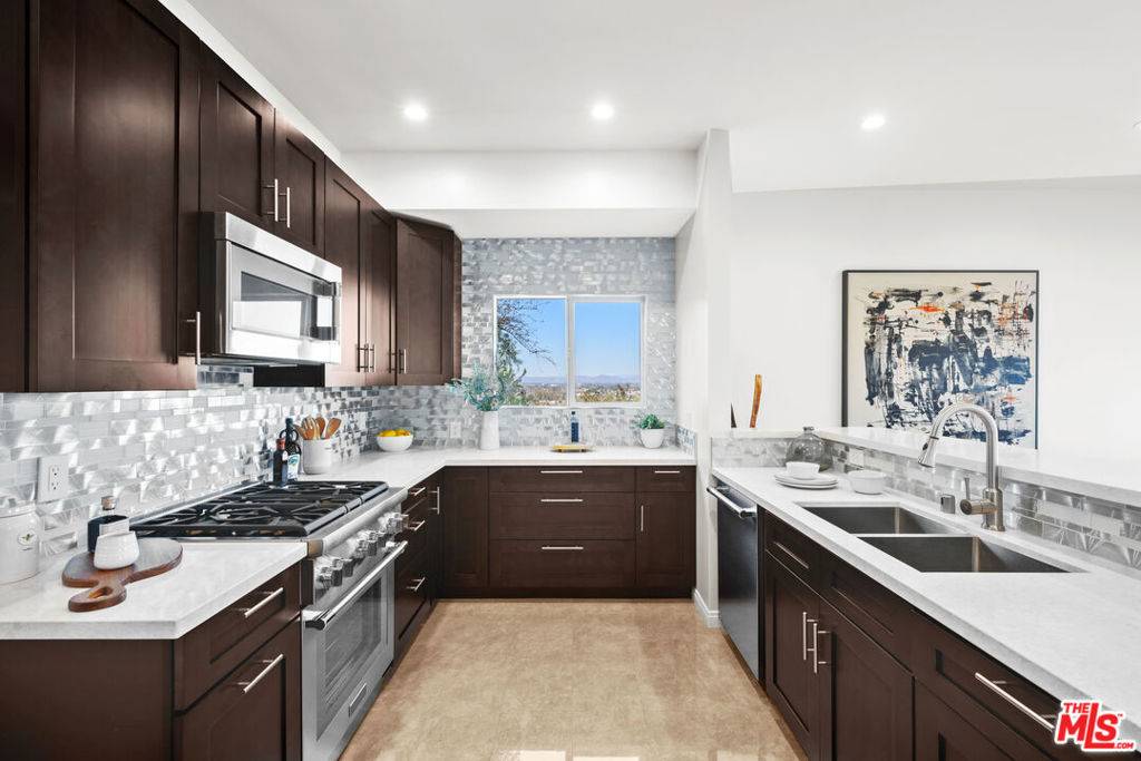 Studio City, CA 91604,11725 Laurelwood DR