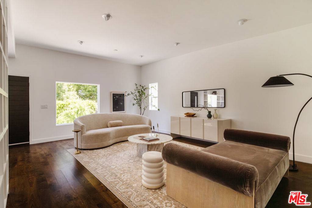 Los Angeles, CA 90016,2939 Chesapeake AVE