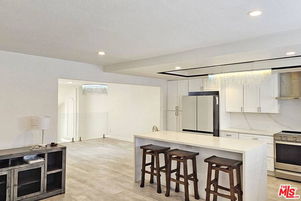 Tarzana, CA 91356,18130 Oxnard ST #72