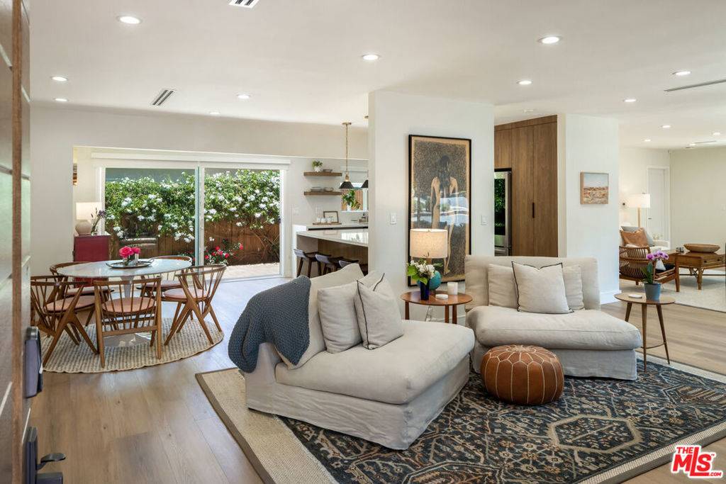 Woodland Hills, CA 91364,21205 De La Osa ST