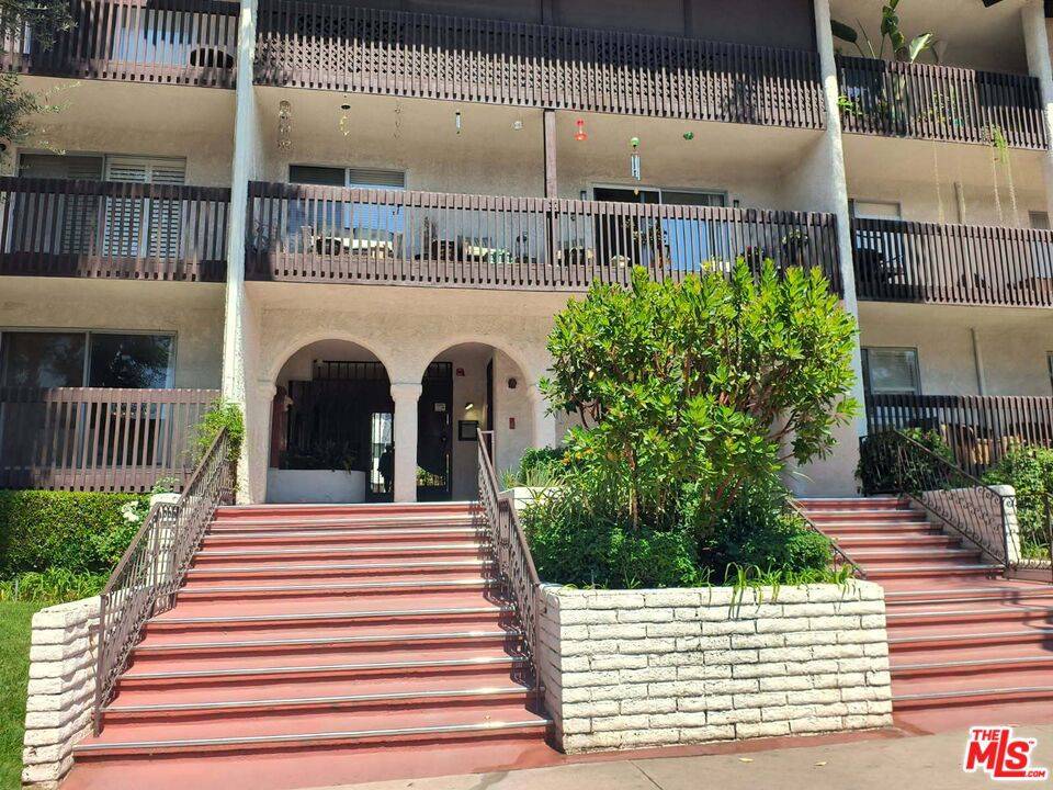 Encino, CA 91316,5334 N Lindley AVE #303