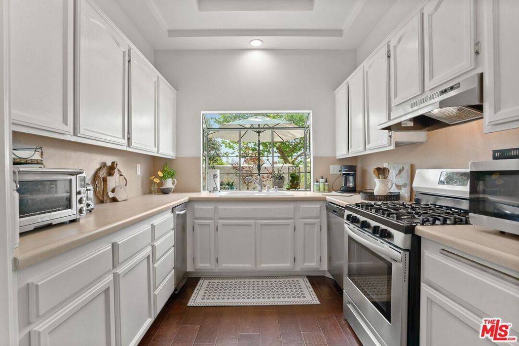 Westlake Village, CA 91362,3127 E Hillcrest DR