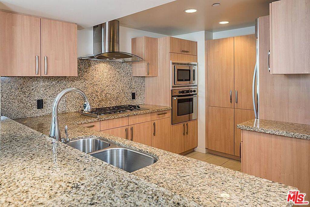Marina Del Rey, CA 90292,13650 Marina Pointe DR #908