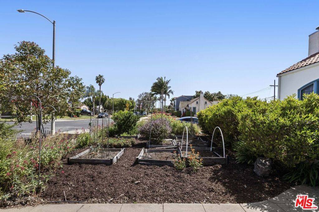 Los Angeles, CA 90019,1569 S Orange Grove AVE
