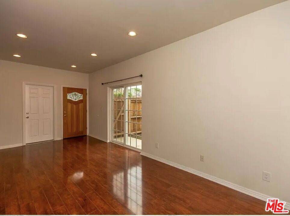 Reseda, CA 91335,7319 Tampa AVE