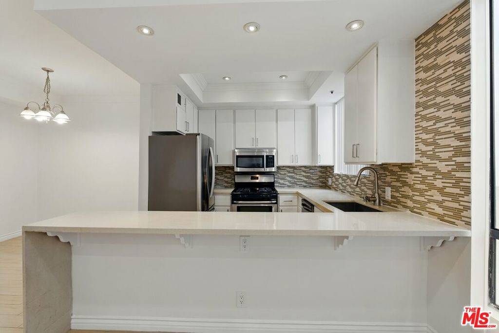 Los Angeles, CA 90025,1826 Overland AVE #3