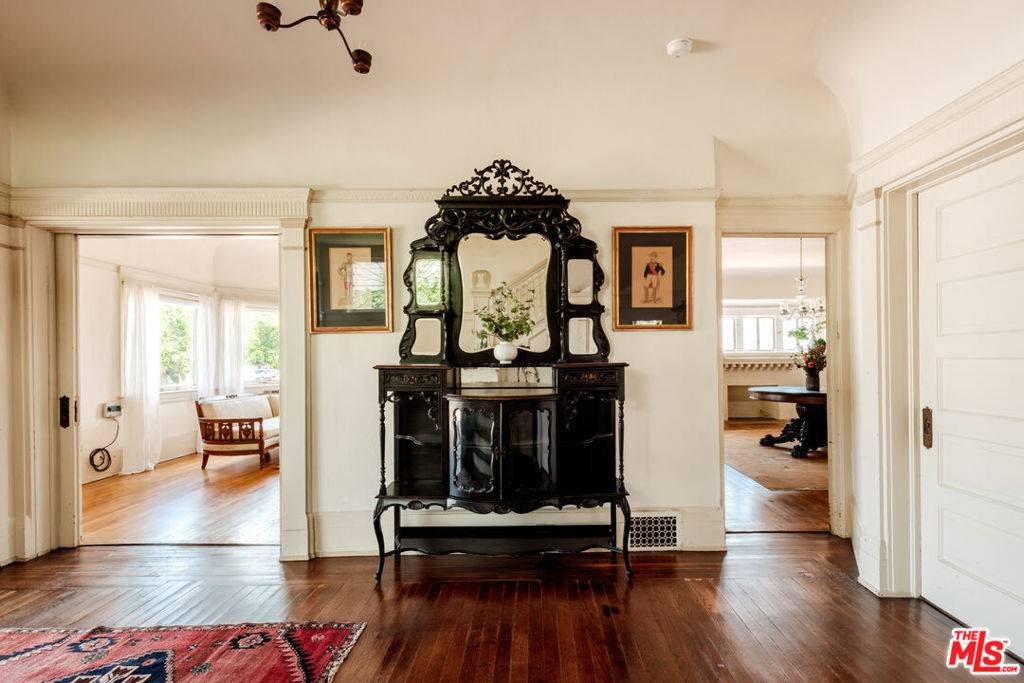 Los Angeles, CA 90018,2957 Brighton AVE
