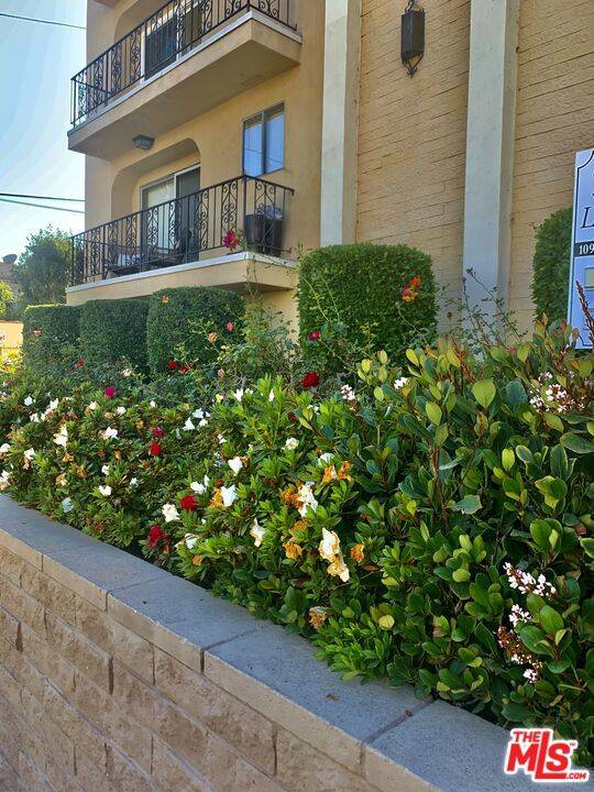 Los Angeles, CA 90035,1097 S Bedford DR #302