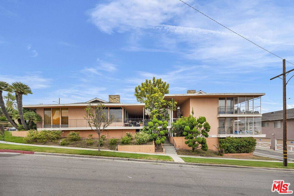 Los Angeles, CA 90056,5840 S Kings RD