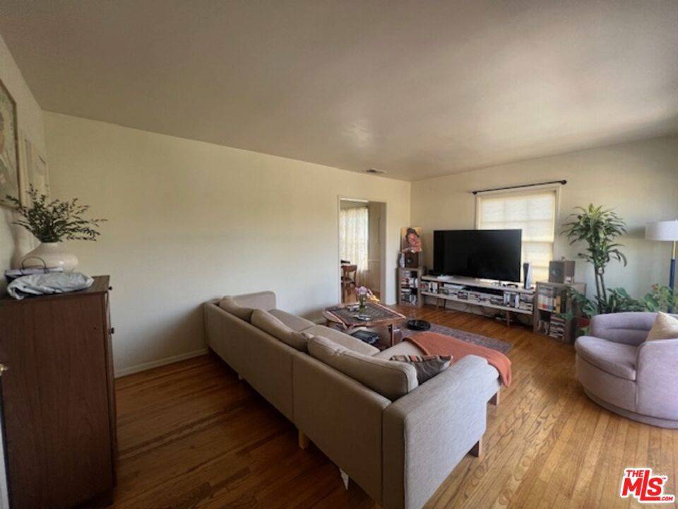 Los Angeles, CA 90024,1721 Glendon AVE