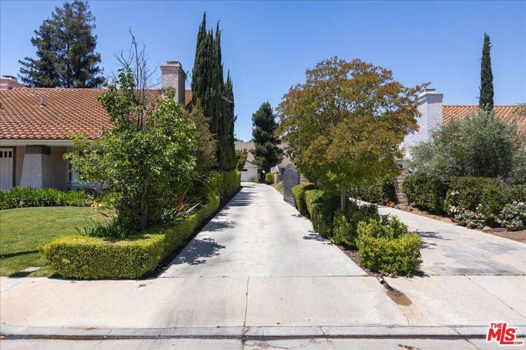 Agoura Hills, CA 91301,29018 Saddlebrook DR