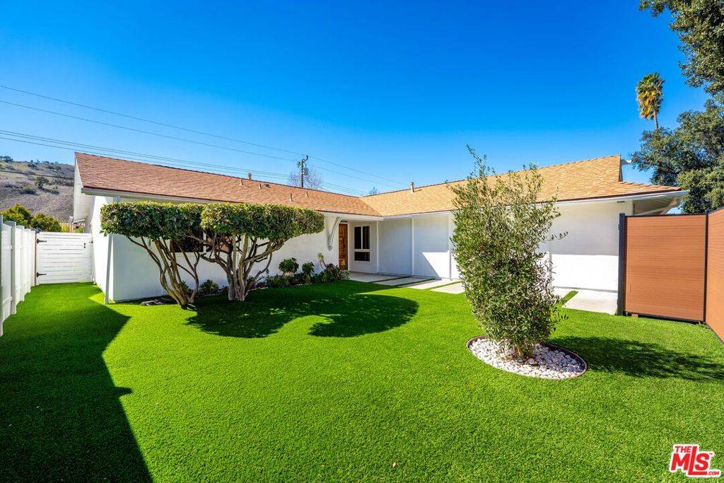 Calabasas, CA 91302,5521 Ruthwood DR