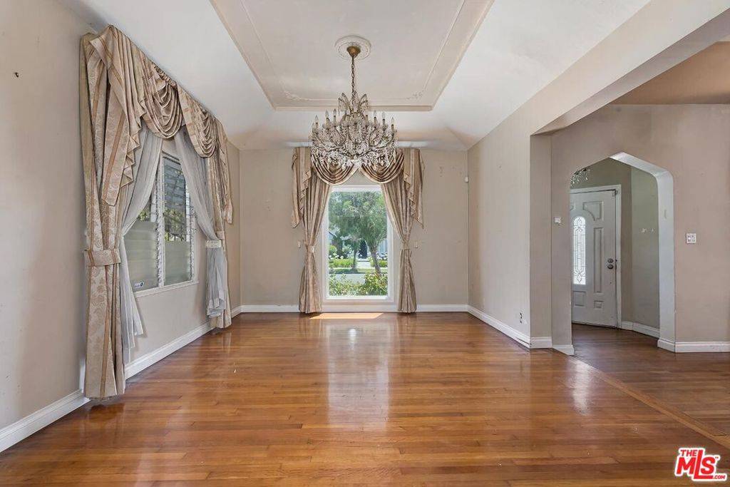 Beverly Hills, CA 90211,217 S Le Doux RD
