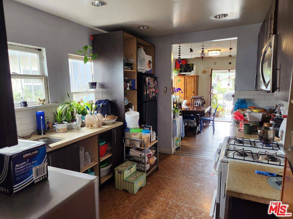 Los Angeles, CA 90043,5747 3rd AVE