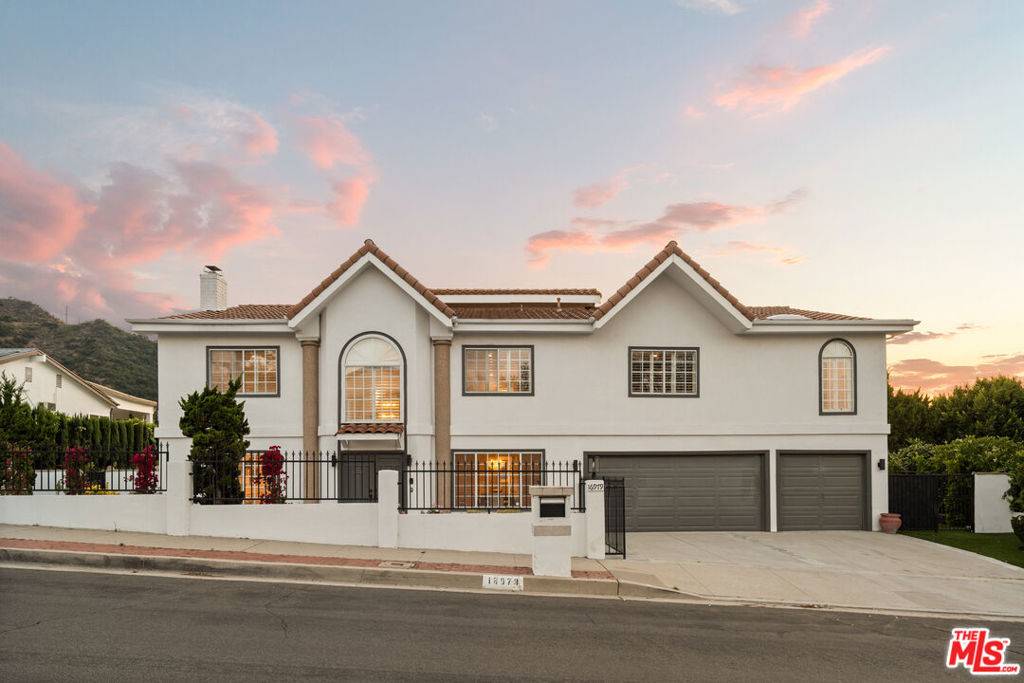 Encino, CA 91436,16979 Encino Hills DR